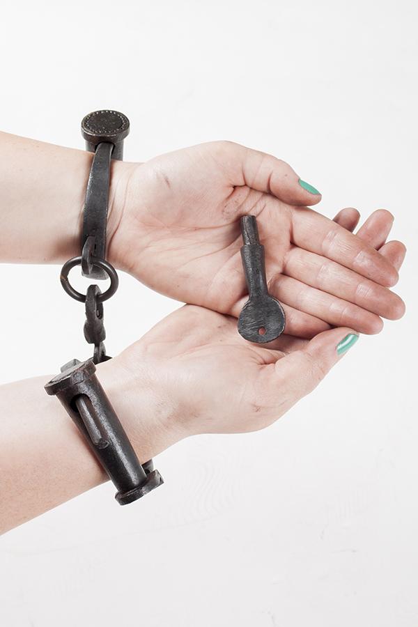 IR 8011 - Antique Iron Hand Cuffs